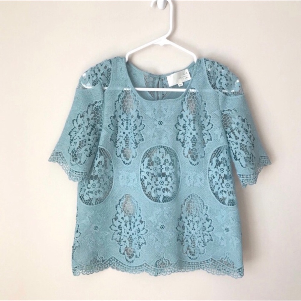 JOA LA scalloped hem lace blouse